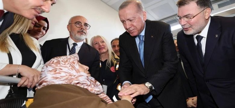 Cumhurbaşkanı Erdoğan’ın 102 Yaşındaki Gülsüm Sakallı ile Duygusal Buluşması